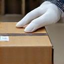 丁寧に梱包された商品が入ったデリバリーボックス